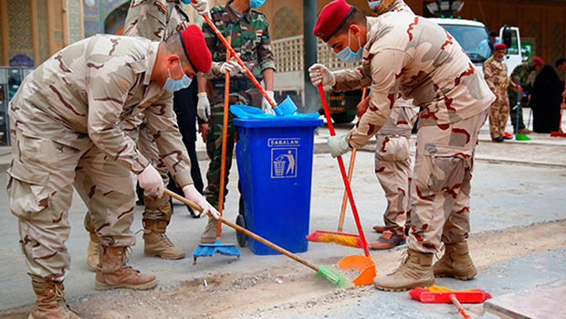 صورة فرقة الامام علي عليه السلام تشارك في تنظيف الشوارع استقبالا لولادة النبي ص