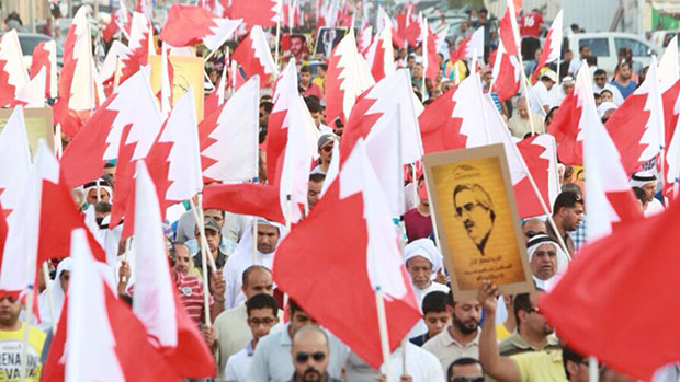 صورة عشرات الاصابات اثر قمع السلطات البحرينية للمتظاهرين في البحرين