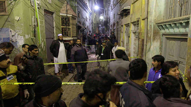 صورة استشهاد وإصابة اربعة وعشرين في اعتداء على مسجد شيعي في باكستان