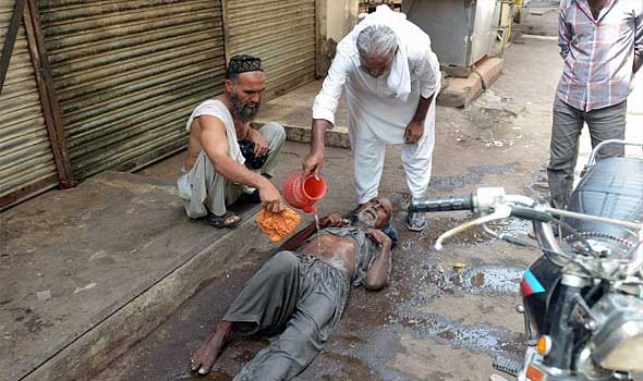 صورة ارتفاع حصيلة ضحايا موجة الحر في باكستان الى قرابة السبعمئة وخمسين شخصا