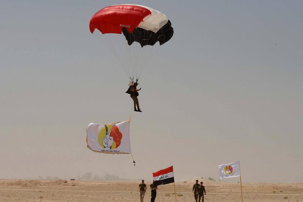 صورة فرقة العباس(ع) القتالية تنهي المرحلة الأولى من تدريب مقاتليها على القفز المظلي