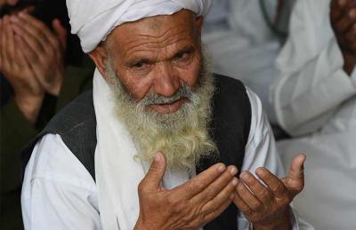 صورة زعيم طالبان الجديد يدعو الى الوحدة في صفوف حركته