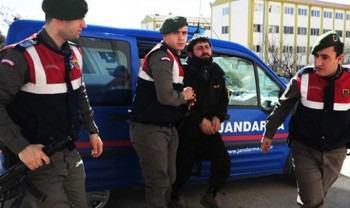 صورة إعتقال إمام مسجد تركي يجمع تبرعات لداعش في سوريا