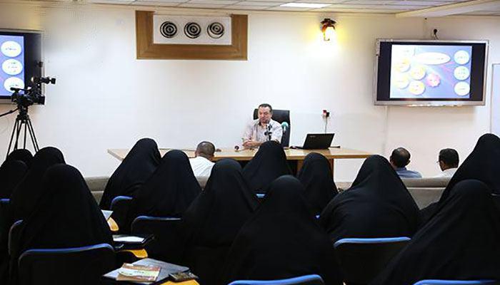 صورة العتبة الحسينية تقيم دورة قرآنية لطلبة المؤسسة المهدوية النسوية في القطيف