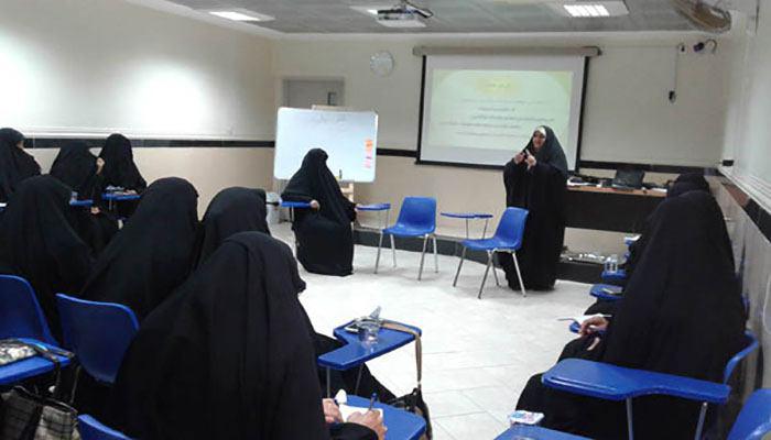صورة العتبة الحسينية تقيم دورات للنساء حول استخدام أساليب التنمية البشرية في إيصال المفاهيم الاسلامية