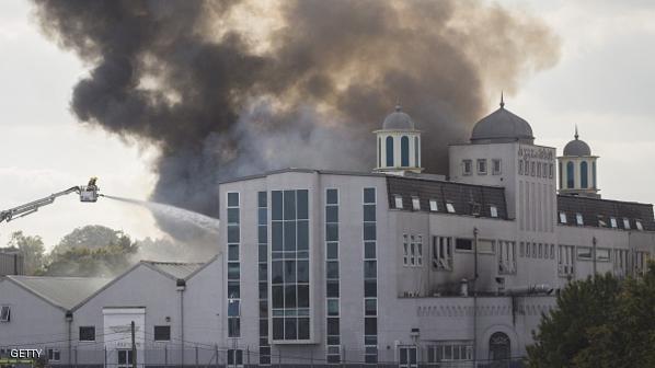 صورة اعتقال متهمين بحرق مسجد في لندن