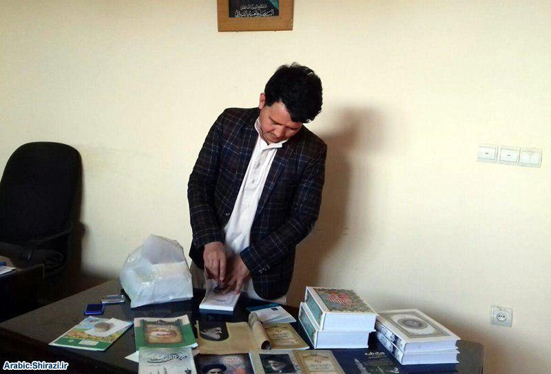 صورة إهداء المئات من الكتب الدينية والثقافية للمراكز والمدارس بأفغانستان