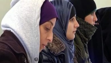 صورة نائبة فرنسية تدعو لمنع بيع الحجاب للفتيات