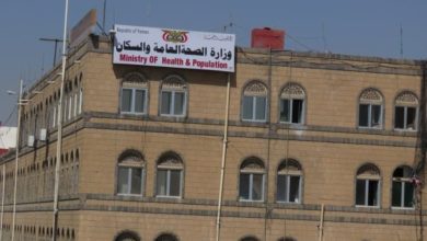 صورة حياة الناس في خطر.. الصحة اليمنية تحذر من استمرار منع دخول المشتقات النفطية