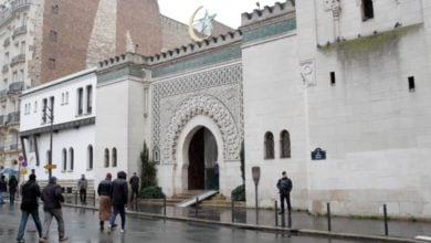 صورة موجة غضب بعد مطالبة السلطات الفرنسية أئمة المساجد تزكية زواج المثليين