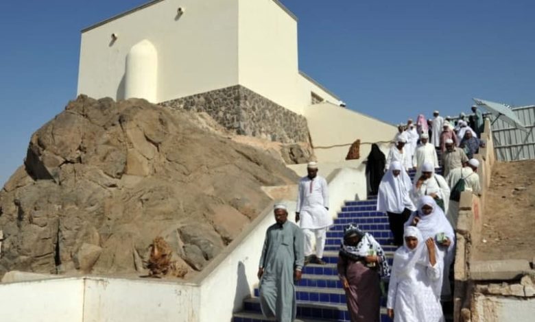إزاحة الركام عن مسجد السيدة الزهراء (عليها السلام) وافتتاح المساجد السبعة  في السعودية - شيعة ويفز - ShiaWaves Arabic