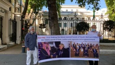 صورة ناشطون يعتصمون أمام السفارة السعودية في لندن رفضاً للقمع والانتهاكات التي تمارسها سلطات المملكة والحرب على اليمن