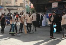صورة بعد انتهاء الزيارة.. شباب المشروع الحسيني الكبير يبادرون بتنظيف شوارع كربلاء المقدسة (صور)