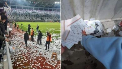 صورة موجة غضب في تركيا بعد رمي قصاصات من القرآن على أرضية ملعب كرة قدم