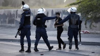صورة تعذيب وانتهاكات وغياب الرعاية الصحية.. أطفال في سجون البحرين غفل العالم عنهم