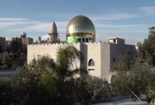 صورة بضغط منظمات يمينية متطرفة.. مطالبات صهيونية بهدم مسجد القبة الذهبية الجديدة في القدس