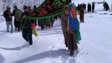 صورة دموع تذيب الثلوج.. مسيرة عزائية لإحياء شهادة السيدة الزهراء عليها السلام في باكستان