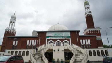 صورة مسجدان في بريطانيا يستمران بحملتهما الإنسانية.. 1000 طرد غذائي للمحتاجين في برمنغهام