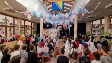 صورة إقامة مهرجان خاص بالفتيات والمعلمات المسلمات في البوسنة احياء لمولد السيدة الزهراء عليها السلام (صور)