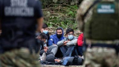 صورة يساعدون المهاجرين على الحدود.. تهديد المدافعين عن حقوق الإنسان في بولندا