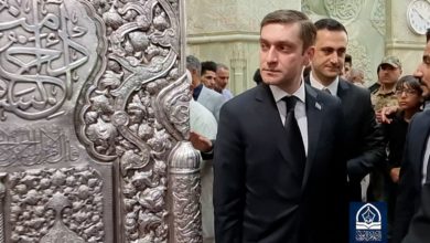 صورة القائم بأعمال سفارة أذربيجان يزور مرقد الإمام الحسين عليه السلام ويؤكد على عودة السياحة بين العراق وبلاده قريباً