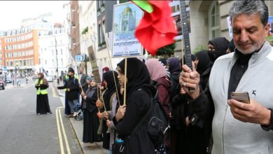 صورة بذكرى فاجعة هدم مراقد البقيع.. شيعة أهل البيت ينظمون وقفة استنكارية أمام السفارة السعودية في لندن