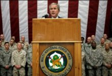 صورة زلة لسانه تكشف الحقيقة.. جورج بوش الابن يصف غزو العراق بالوحشي