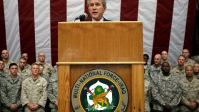 صورة زلة لسانه تكشف الحقيقة.. جورج بوش الابن يصف غزو العراق بالوحشي