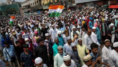 صورة الآلاف من مسلمي الهند يحتجون على الإساءة للنبي محمد صلى الله عليه واله