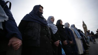 صورة الغارديان: 69 في المائة من مسلمي بريطانيا تعرضوا لممارسات إسلاموفوبية