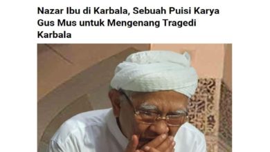 صورة شاعر إندونيسي ينظم قصيدةً مؤثرةً في حب الإمام الحسين عليه السلام