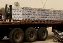 صورة لليوم السابع على التوالي.. مؤسسة أُم أبيها عليها السَّلام توزع مياه الشرب على المواكب الحسينية في كربلاء المقدسة