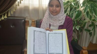 صورة مصر.. فتاة صعيدية تكتب القرآن كاملاً بالرسم العثماني