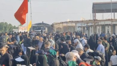 صورة تدفّق آلاف الزائرين الإيرانيين عبر منفذ “الشلامجة” الحدودي لإحياء الأربعينية في كربلاء المقدسة