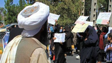 صورة ليست جريمة بأن تكون شيعياً.. أفغانيات يتظاهرن ضد إبادة أقلية الشيعة الهزارة في كابل