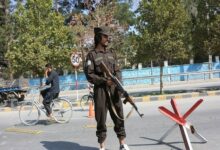 صورة قتلى وجرحى بتفجير انتحاري داخل مسجد في أفغانستان