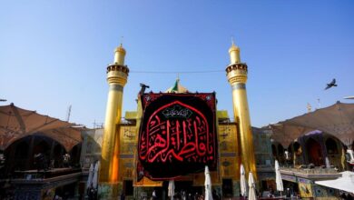 صورة انطلاق موسم العزاء بالأيام الفاطمية الثانية والعتبات المقدسة تتوشّح بالسواد حزناً على السيدة الزهراء (عليها السلام)