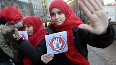 صورة منظمة اللاعنف العالمية تدين الانتهاكات السويدية بحق المسلمين وإغلاقها للمدارس الإسلامية