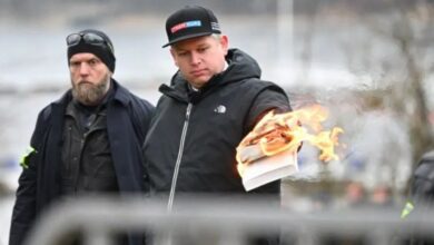 صورة مصور صحفي يكشف تفاصيل حول تواطؤ الشرطة السويدية في حرق المصحف