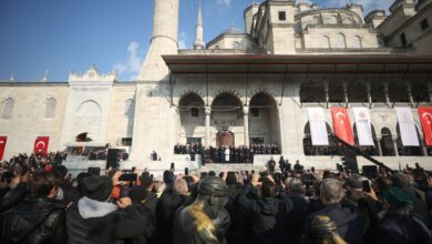 صورة بحضور واسع.. افتتاح مسجد تاريخ استضاف ملايين الأشخاص بعد انتهاء ترميمه في اسطنبول