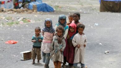 صورة 9 أعوام على معاناة أطفال اليمن بين الحرب والجوع: يموت طفل كلَّ عشر دقائق