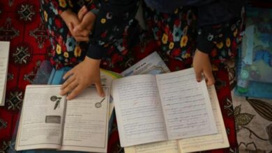 صورة (تقرير) بعد منعهنّ من التعليم.. رواج مدارس سرية للفتيات في أفغانستان