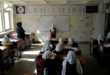 صورة “هيومن رايتس ووتش” تطالب حركة طالبـ،ـان بإلغاء الحظر المفروض على حق الفتيات في التعليم