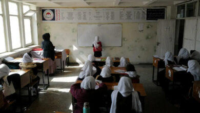 صورة “هيومن رايتس ووتش” تطالب حركة طالبـ،ـان بإلغاء الحظر المفروض على حق الفتيات في التعليم