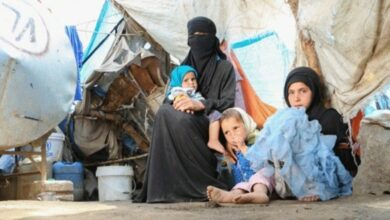 صورة بعد ثماني سنوات من الصراع.. منظمة أوكسفام تحذر من أن اقتصاد اليمن على حافة الانهيار