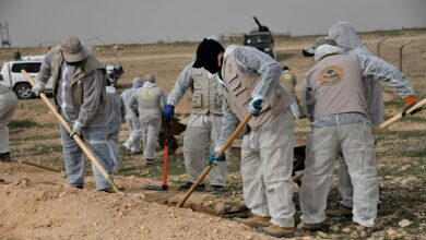 صورة الأمم المتحدة: الانتهاء من أعمال تنقيب أكثر من 40 مقبرة جماعية لضحايا د1عش الإرهـ،ـابي في العراق