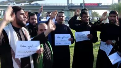 صورة أهالي مدينة النجف الأشرف ينظمون وقفة احتجاجية للمطالبة بإعادة بناء القبور الطاهرة في جنّة البقيع