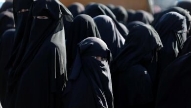 صورة لإعادة تنشيط “أشبال الخلافة”.. نساء “د1عش” يستخدمن الصبية كـ “أدوات جنسية” للتكاثر في مخيم الهول بسوريا