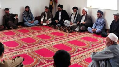صورة وفد من مكتب المرجع الشيرازي في مزار شريف يلتقي عدداً من أئمة المساجد ويحث على توحيد الجهود الدينية