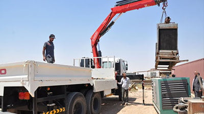 Iraqi displaced families receive generator